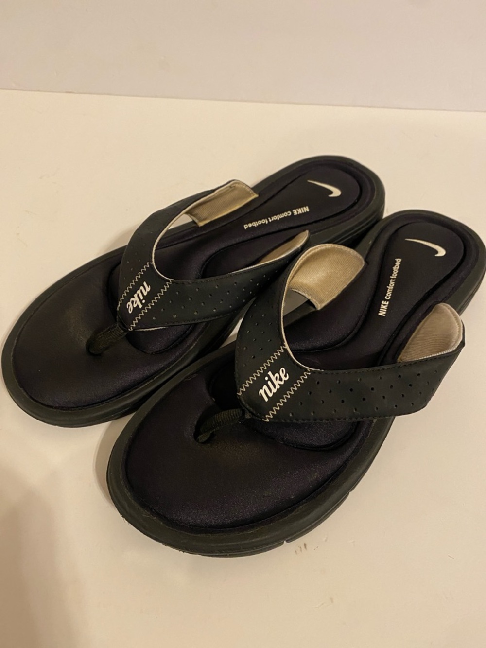 Nike Comfort Footbed Sandals
Women's 11 Black White Thong Flip
Flop Beach Pool